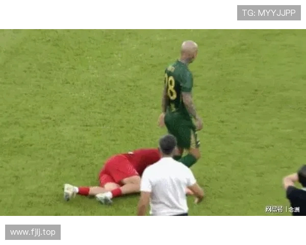 国脚回应被薅头发事件:误解与语言障碍 国脚回应被薅头发事件:误解与语言障碍